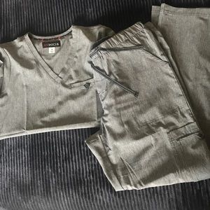 Koi basics scrub set !